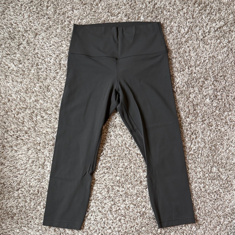 lululemon size 8 Capri length gray womens